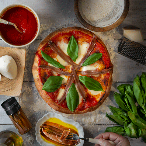 Campos Conservas - Recetas / Pizza margarita con Anchoas del Cantábrico  Campos