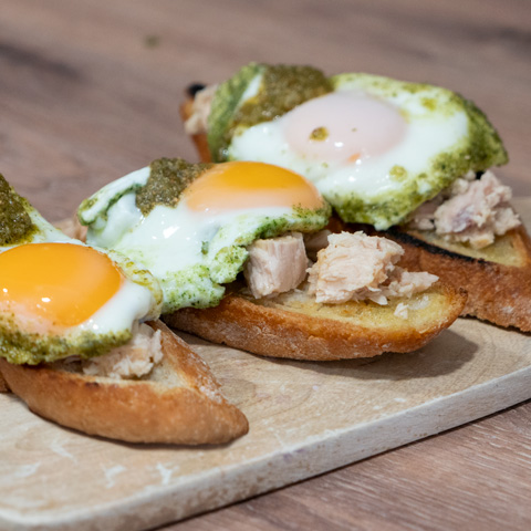 Imagen Huevos al Pesto con Bonito del Norte